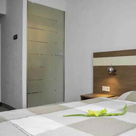 Flair Gruener Baum 3*